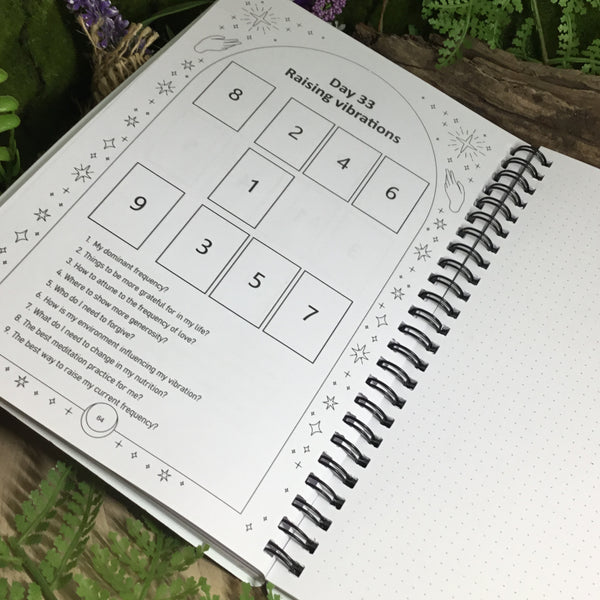 33 Days of tarot challenge, journal, learning and self discovery workbook