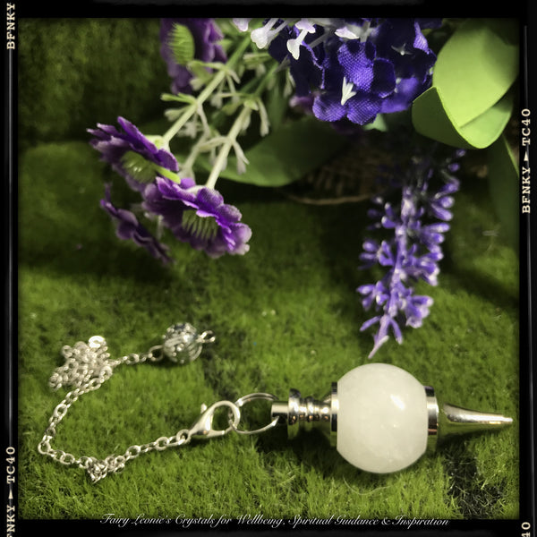 Crystals for Healing , Wellbeing & Divination. CLEAR QUARTZ PENDULUM